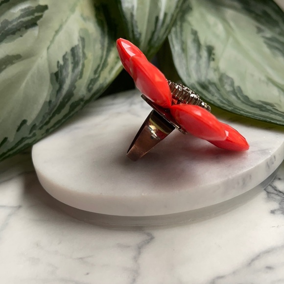 Large Floral Statement Ring 🌺 - Picture 2 of 7